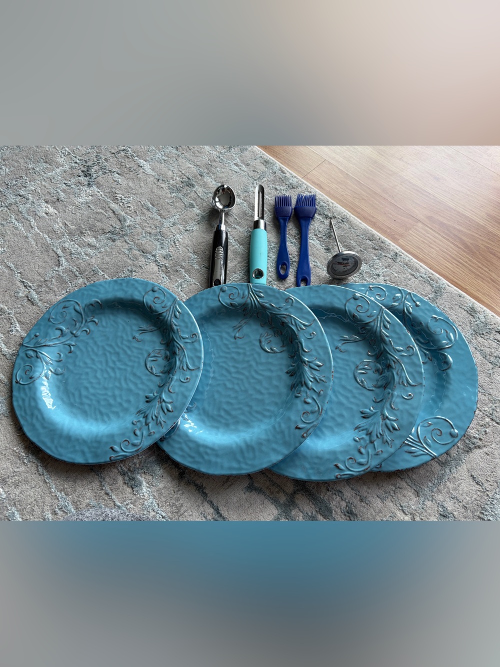 Turquoise Floral Embossed plastic outdoor dinner Plates - Set of 4
